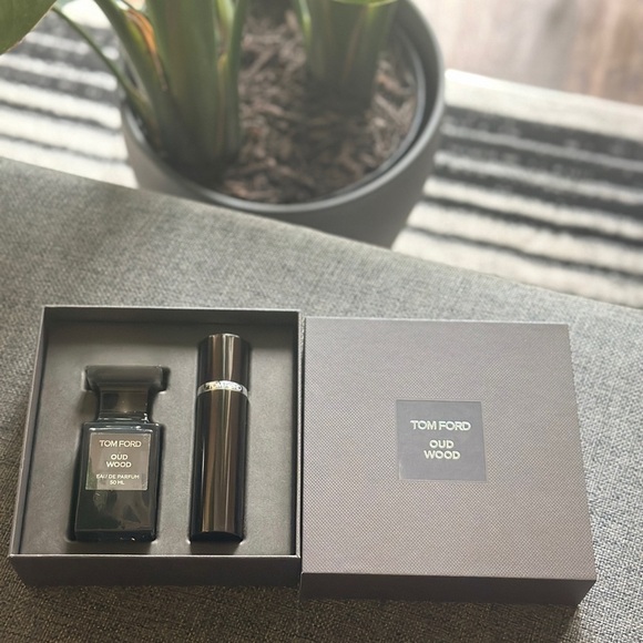 🔥 NEW TOM FORD Private Blend Oud Wood Gift Set - Picture 1 of 9